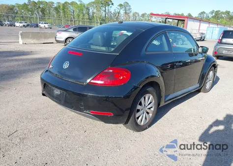 2015 Volkswagen Beetle 1.8T Fleet Edition z USA, uszkodzony, nr VIN 3VWF17AT5FM640751